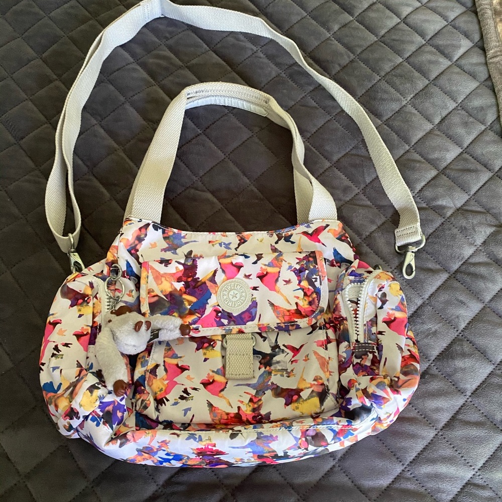Kipling medium shoulder bag. Great condition!